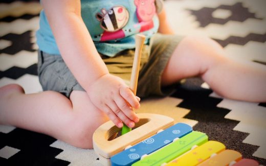 Barn i åldrarna 1-2 år mår bra av leksaker som uppmuntrar till utveckling