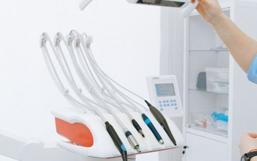 Använder tandläkare i Järfälla rostiga tänger?