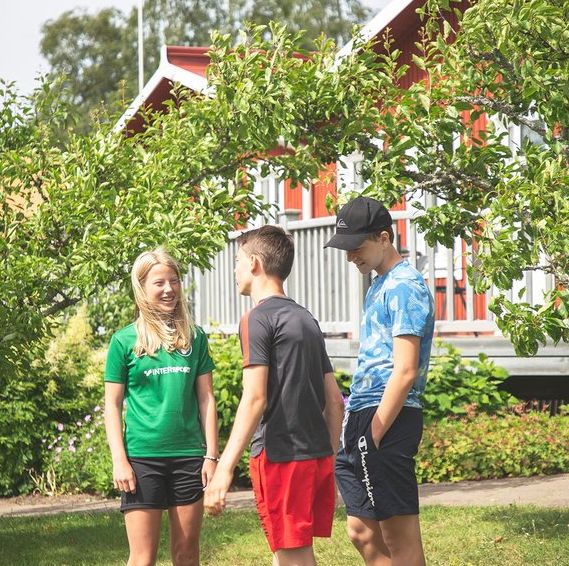 Ungdomsgård  en trygg plats där unga växer tillsammans